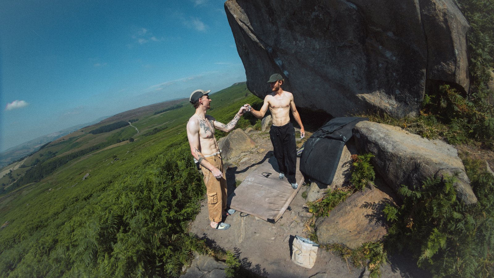 RÚNGNE-LIFESTYLE_THE-PEAK-DISTRICT