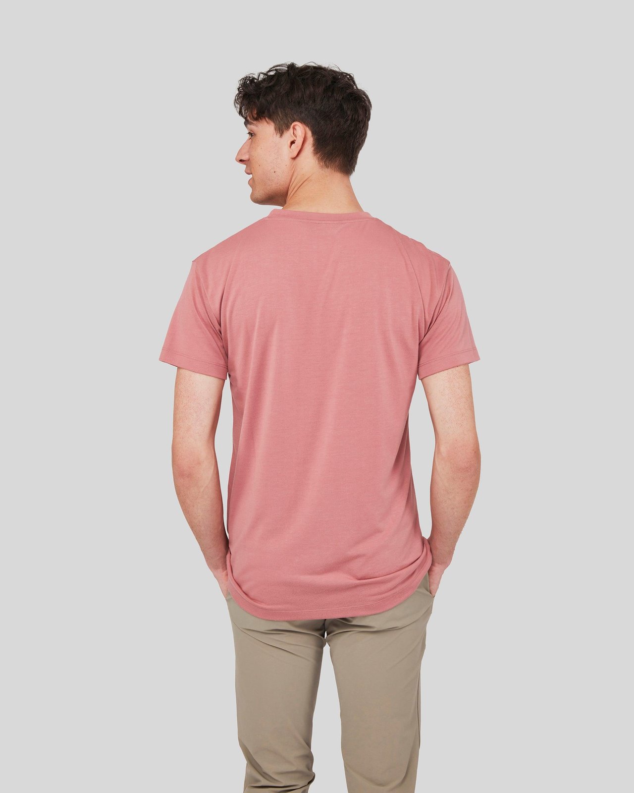 rungne_modelshot_sloper-upgrade-tee_pos10