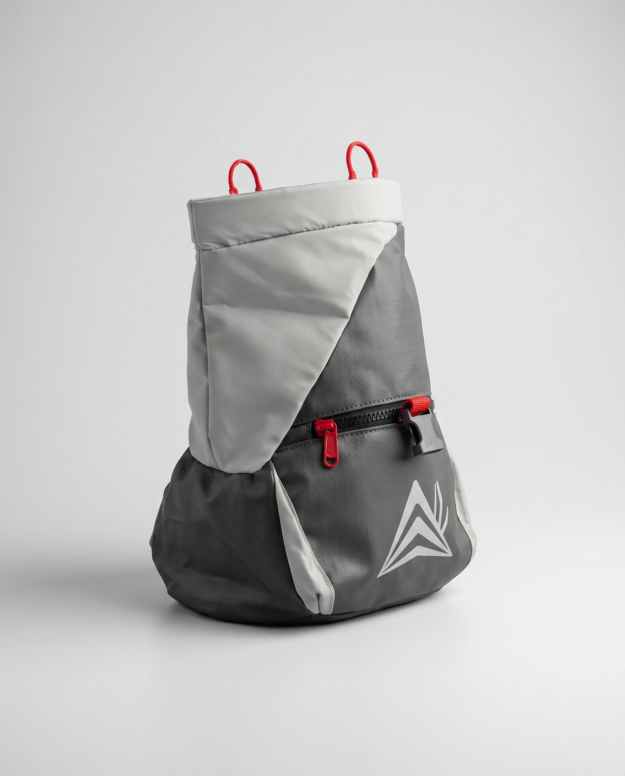 Performance Chalk Bucket — packshot 3/4 angle