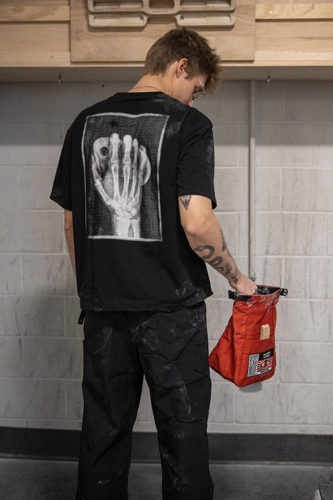 rungne_lifestyle_harness-wideleg-pants--beast-mode-chalk-bucket--x-ray-tee_016